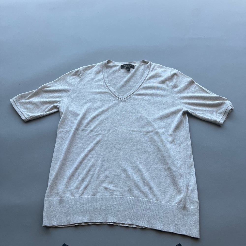 Heather grey banana republic short sleeve V neck shirt size M